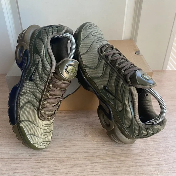 Nike Air Max Plus GS Olive Green Cargo Sneakers- SZ 5.5 Y- 7 W